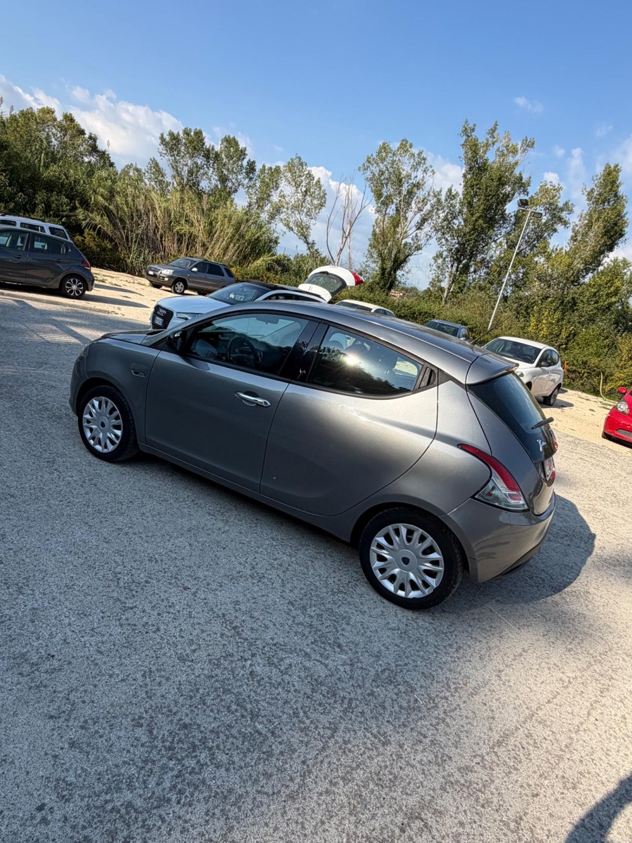 Lancia Ypsilon 1.2 69 CV 5 porte GPL Ecochic Platinum