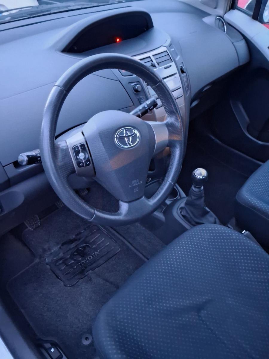 TOYOTA - Yaris - 1.0 5p. Sol