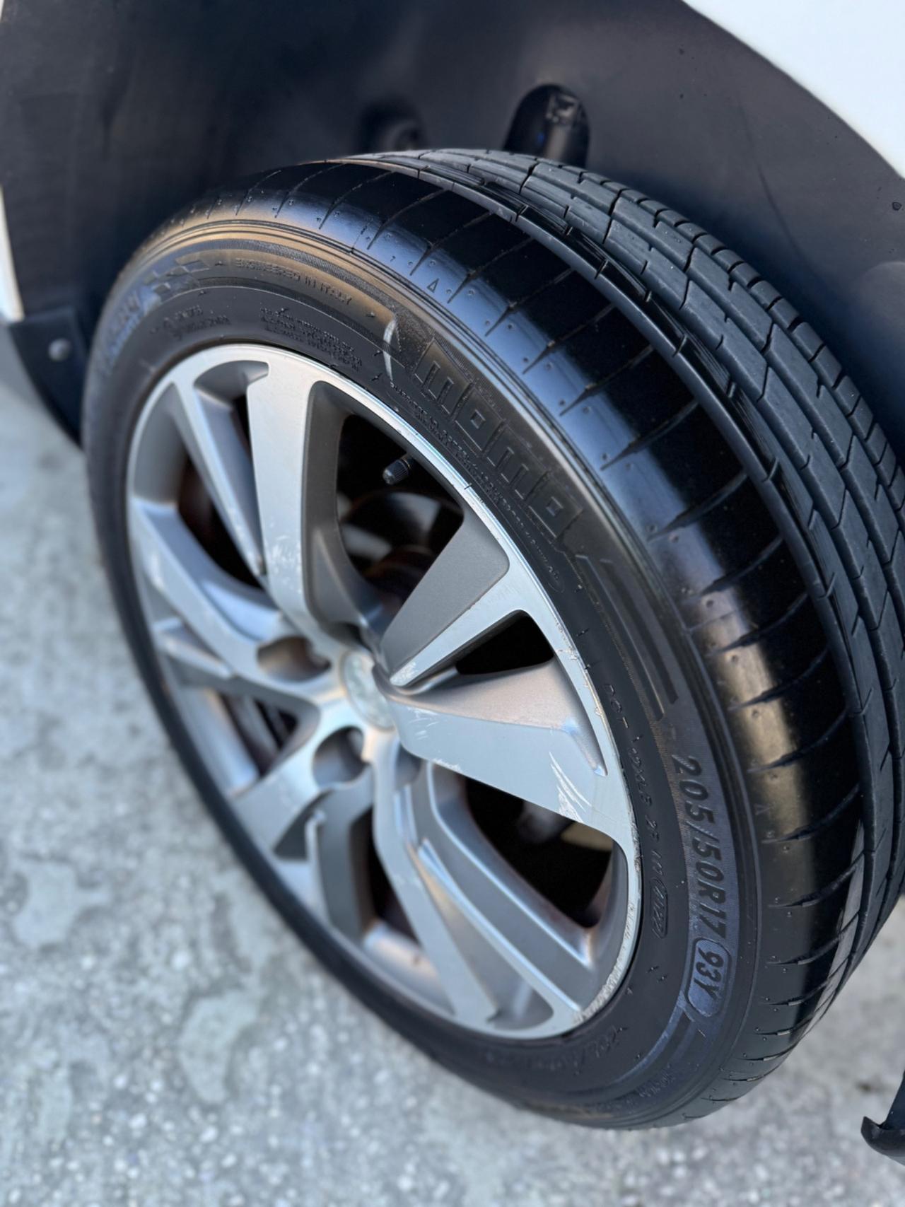 Peugeot 2008 1.6 Benzina FULL OPT 2014 TETTO PANORAMICO