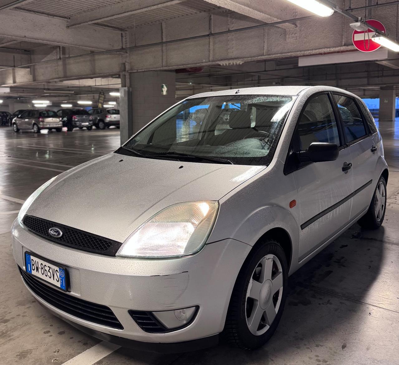 Ford Fiesta 1.4 16V 5p. Ghia
