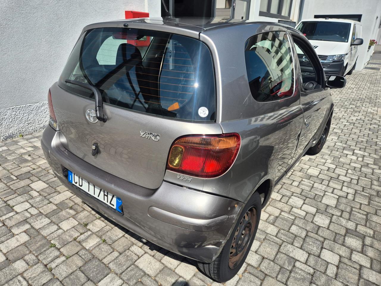 Toyota Yaris 1.0i 16V 3 porte