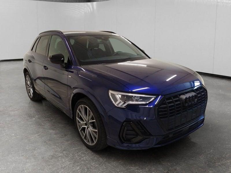 Audi Q3 35 2.0 tdi Identity Black s-tronic