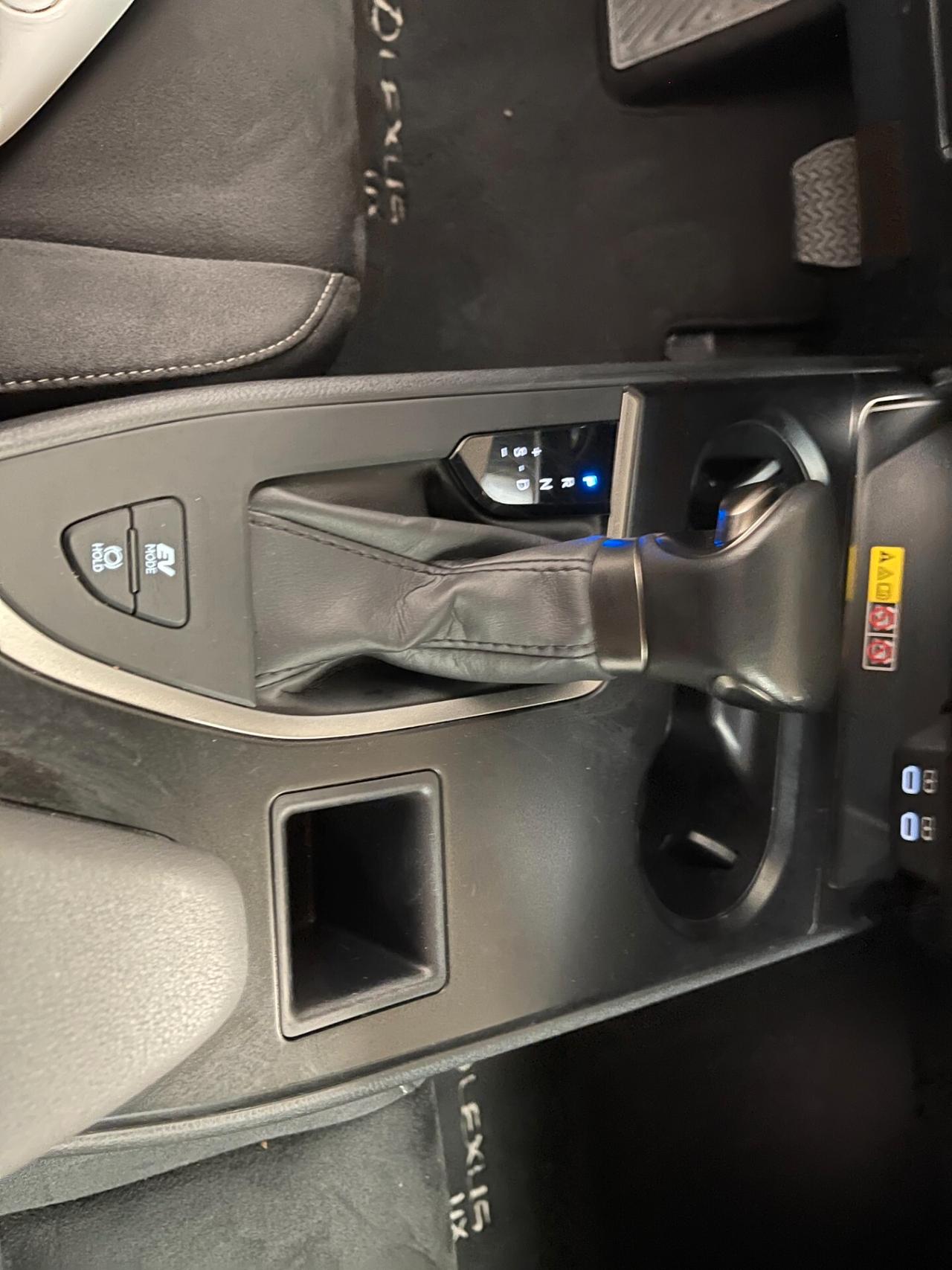 Lexus UX Lexus UX 250h Urban 2.0 2wd cvt-LEGGI SOTTO