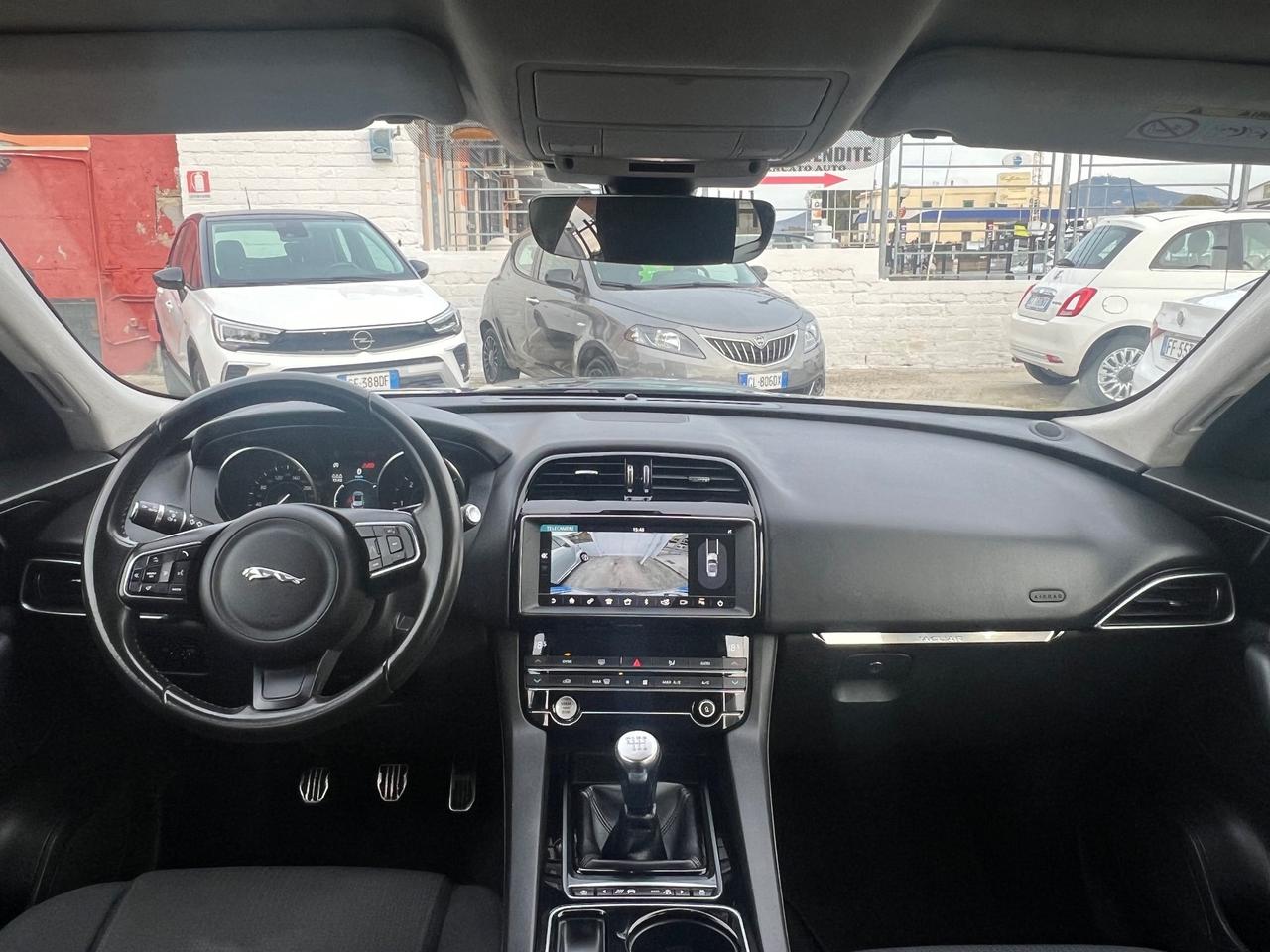 Jaguar F-Pace 2.0 D 163 cv manuale