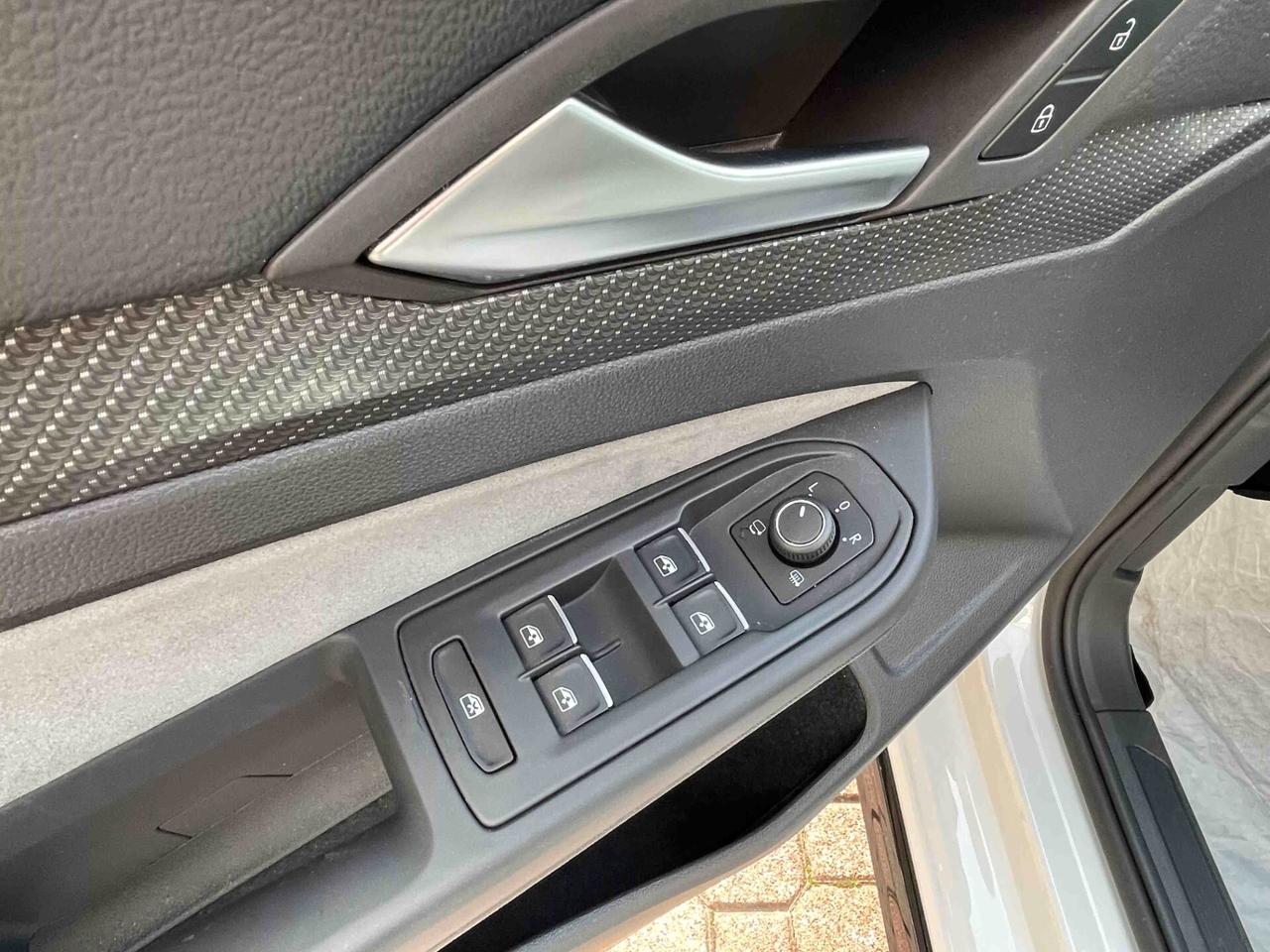 Volkswagen Golf 1.5 eTSI 130 CV EVO ACT DSG R-Line