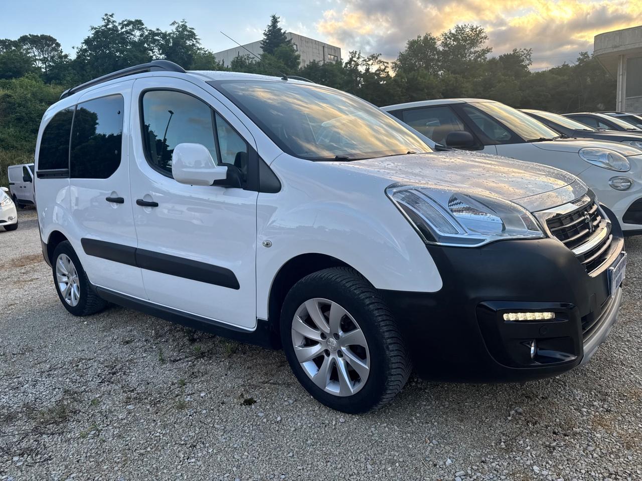 Peugeot Partner Tepee 1.6 BlueHDi 100 Outdoor