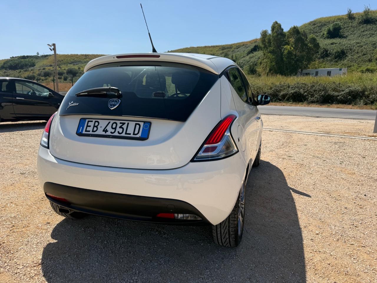 Lancia Ypsilon 1.2 69 CV 5 porte GPL 3.999€