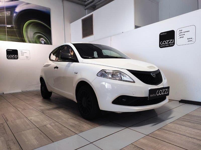 Lancia Ypsilon 3ª serie 1.0 FireFly 5 porte S&S Hybrid Ecochic Silver