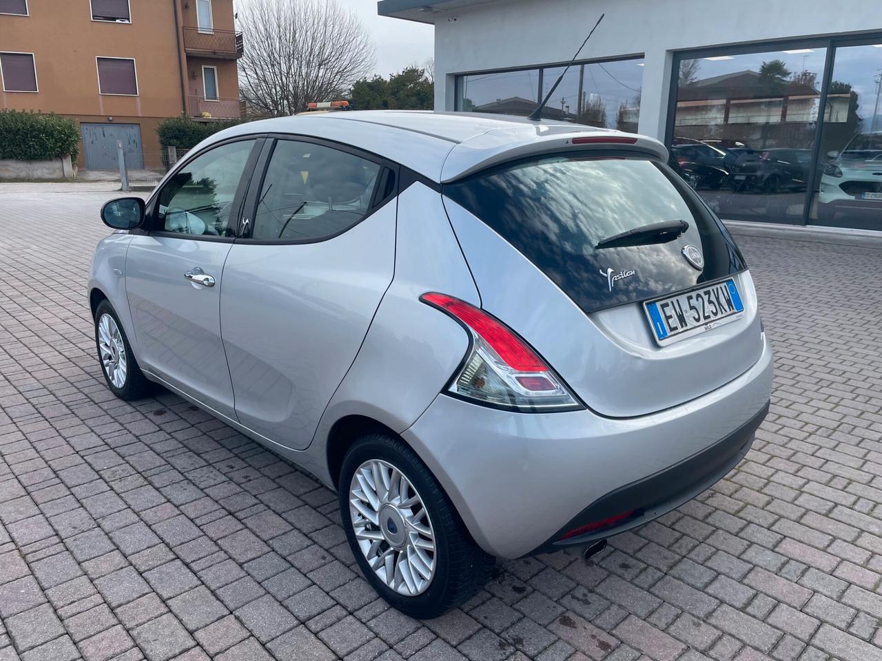 Lancia Ypsilon 1.2 69 CV 5 porte S&S Silver