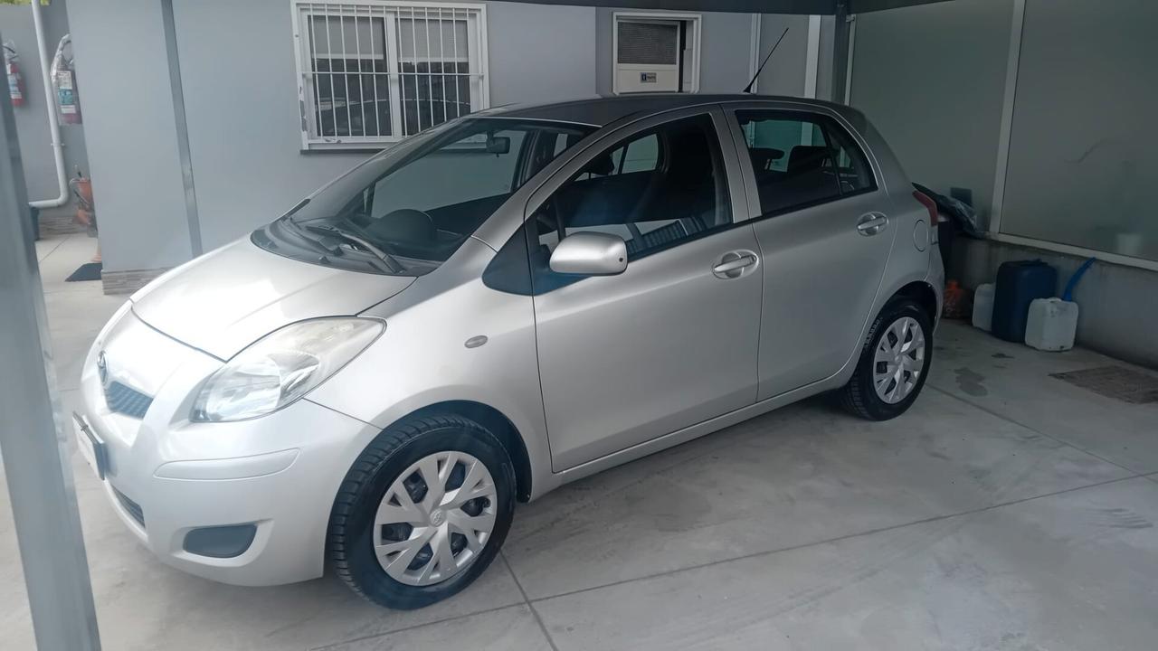 Toyota Yaris 1.0 5 porte Sol