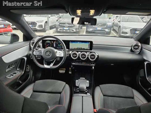 MERCEDES-BENZ CLA 180 CLA Shooting Brake Premium auto - GE748CY