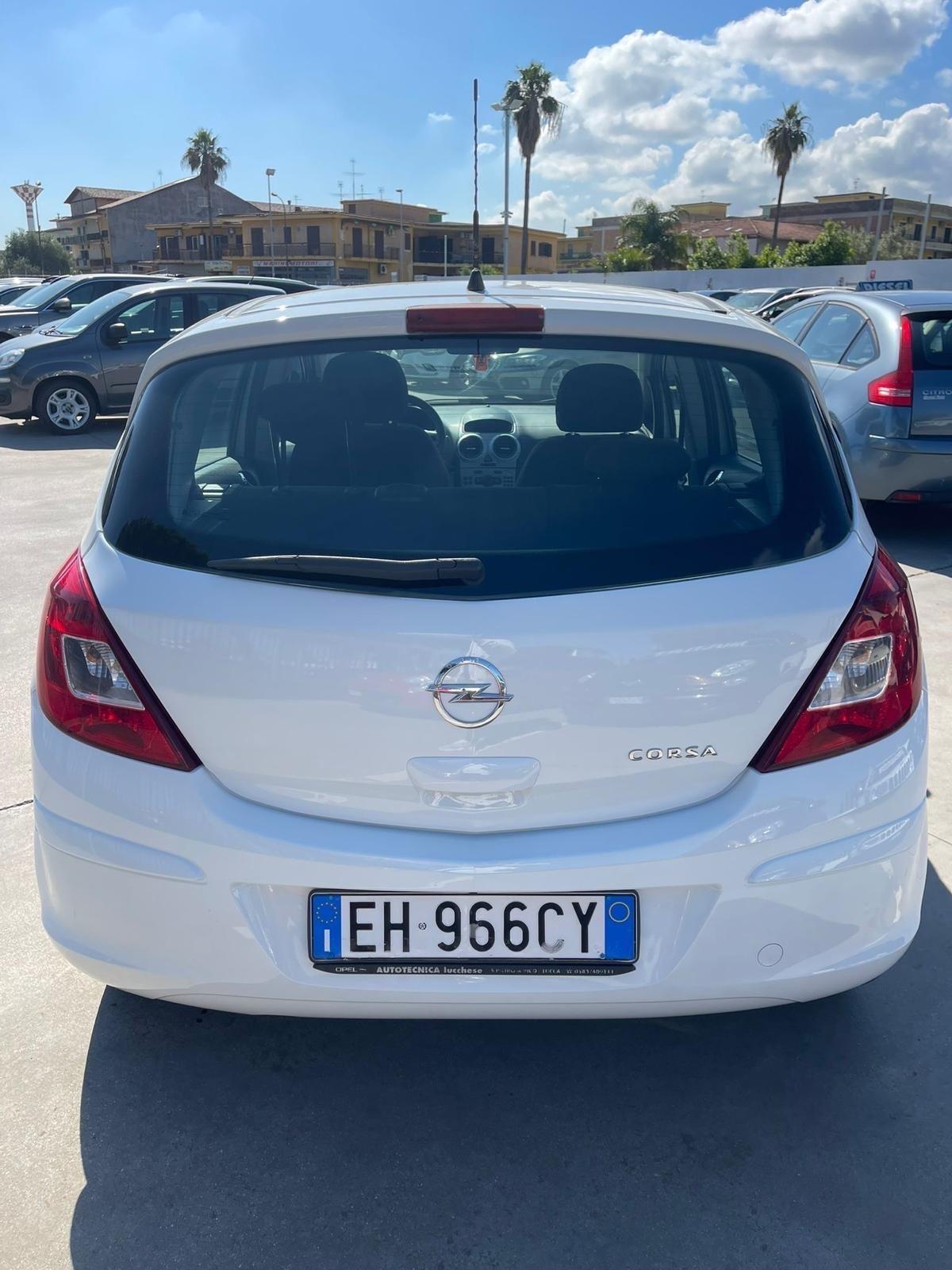 Opel Corsa 1.2 5 porte Cosmo