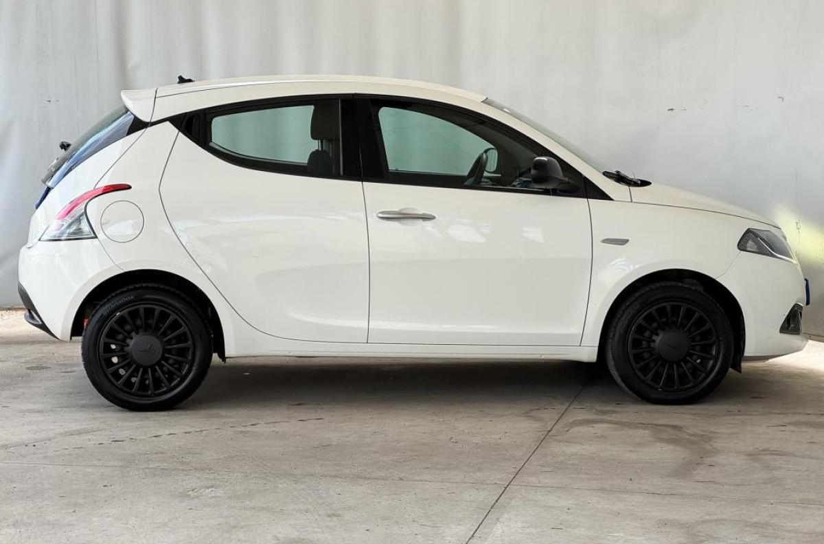 LANCIA YPSILON 1.0 firefly hybrid silver s&s 70cv