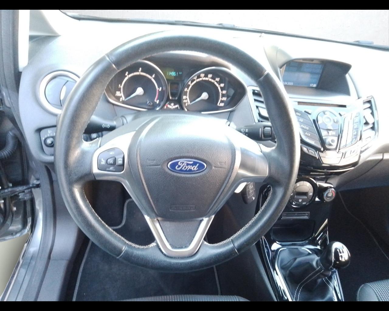 FORD Fiesta 6ª serie - Fiesta 1.5 TDCi 75CV ST LINE