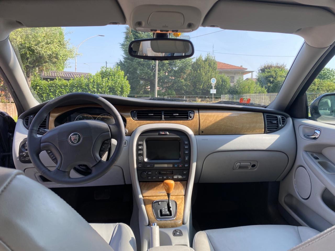 Jaguar X-Type 2.5 V6 24V cat Executive