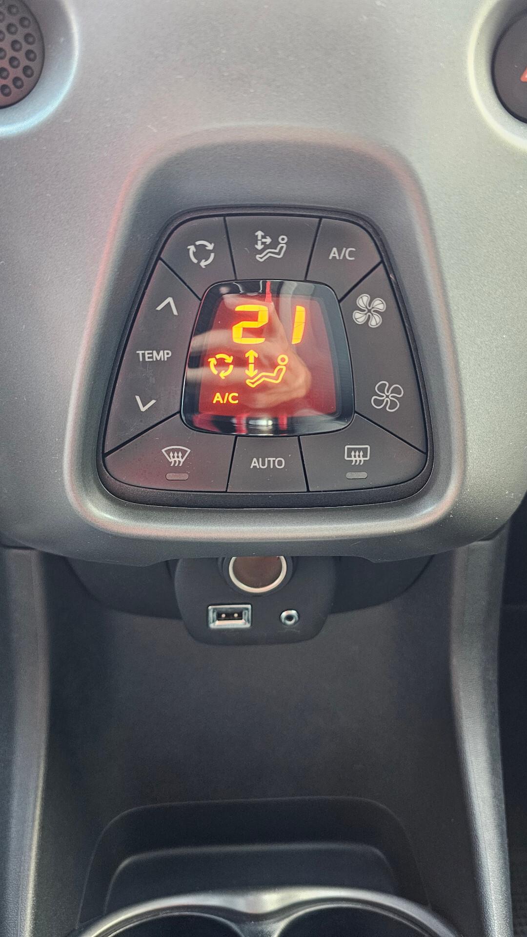 Toyota Aygo Connect 1.0 VVT-i 72 CV 5p. x-play MMT UNIPRO' TAGL UFF