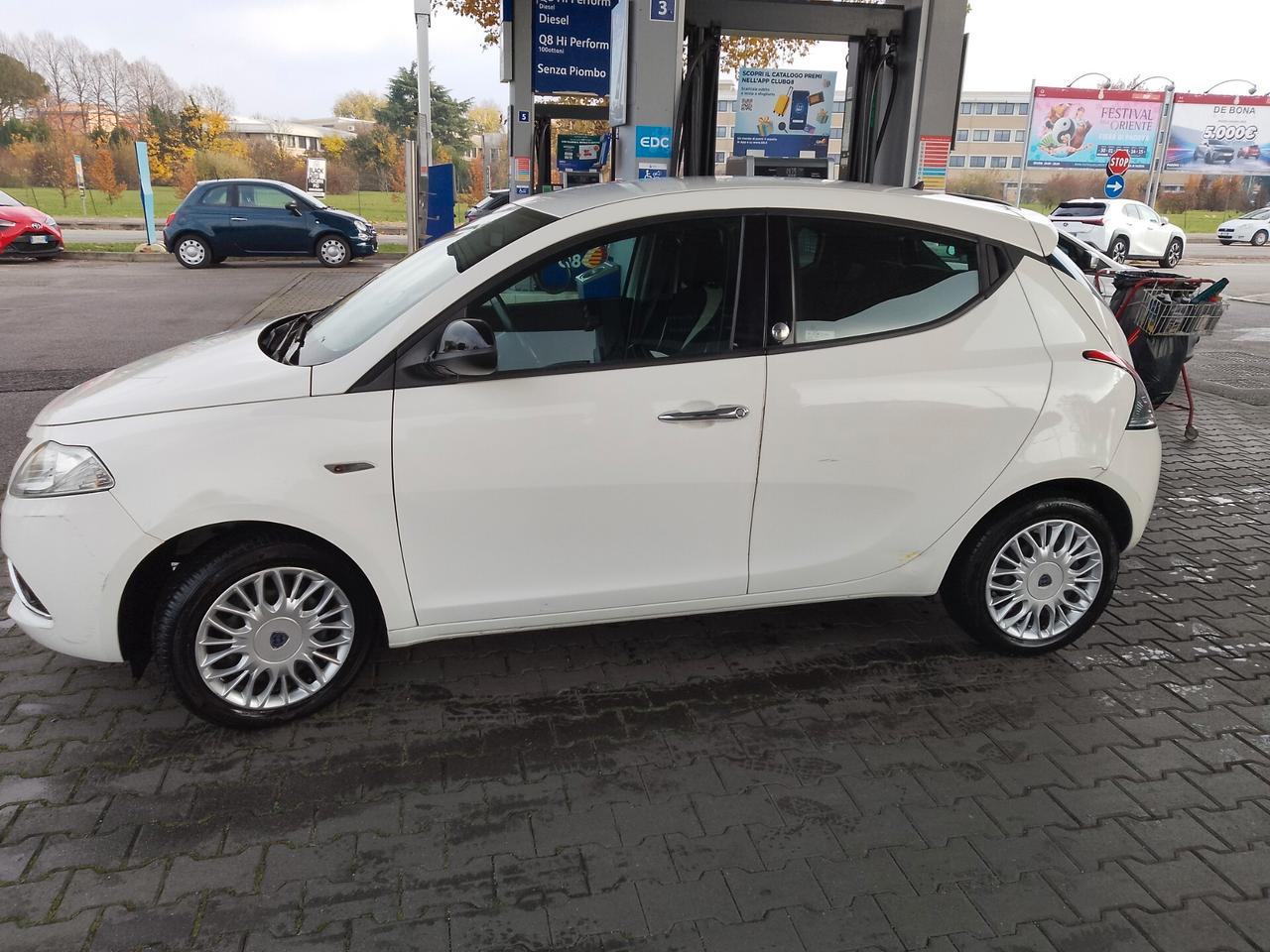 Lancia Ypsilon 1.2 69 CV 5 porte GPL Ecochic Platinum