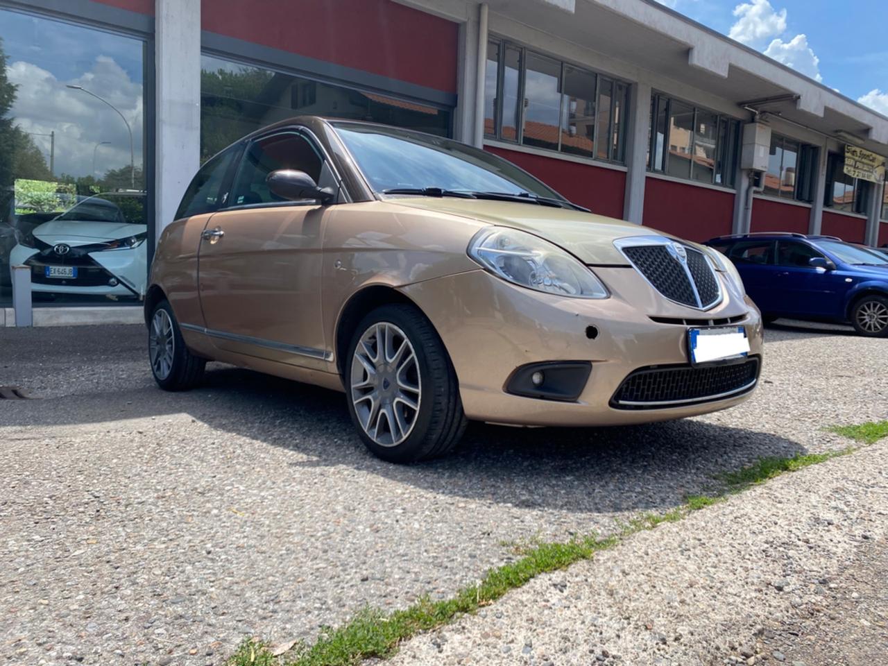 Lancia Ypsilon 1.4 16V Platino