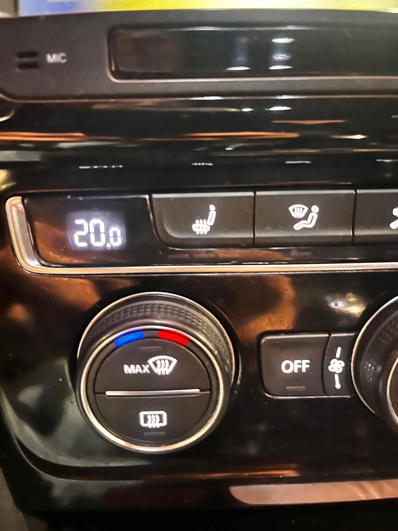 VOLKSWAGEN GOLF VII 105 CV TDI HIGHLINE DSG RETROCAMERA CERCHI IN LEGA OK NEOPATENTATI