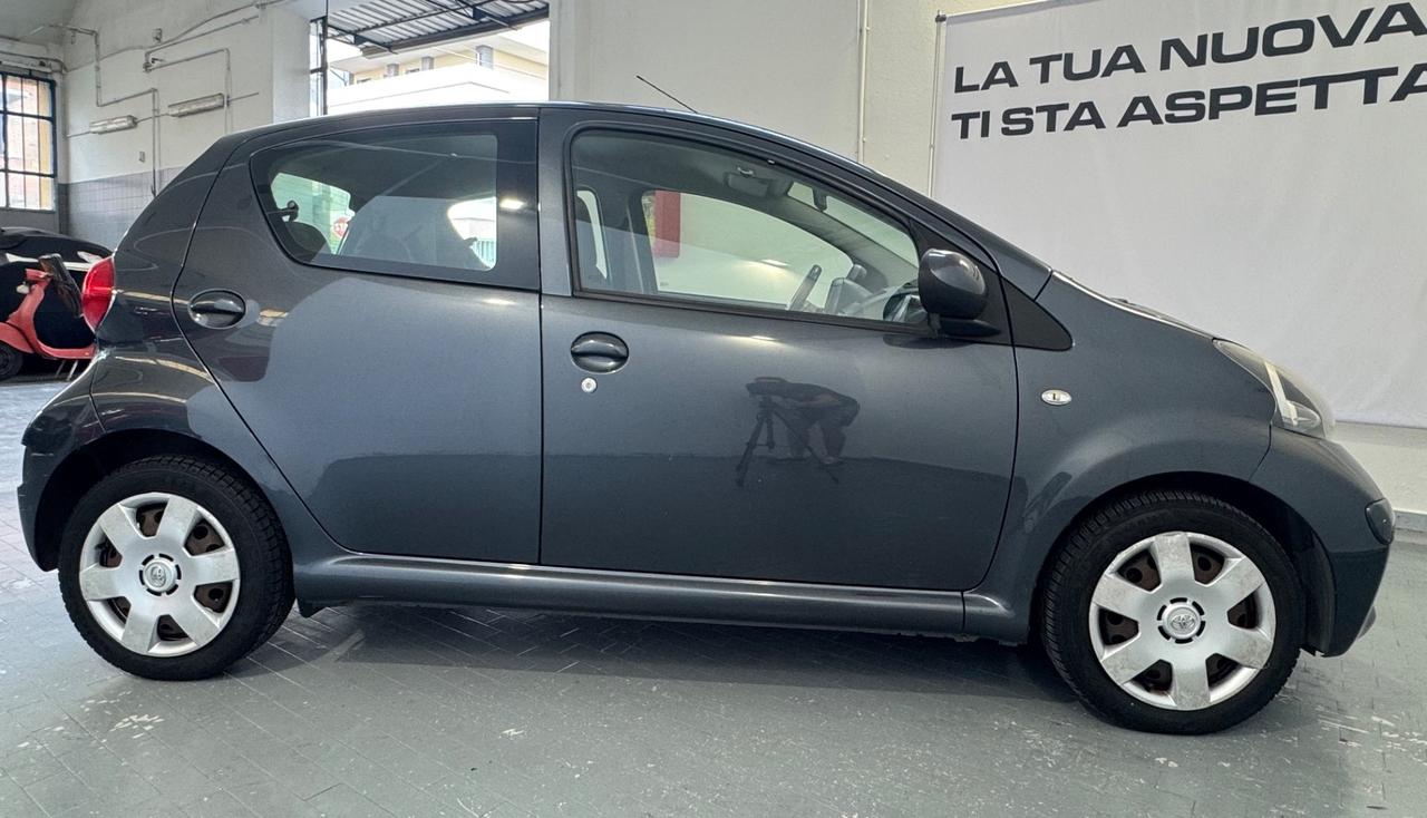 Toyota Aygo 1.0 12V VVT-i 5 porte Sol