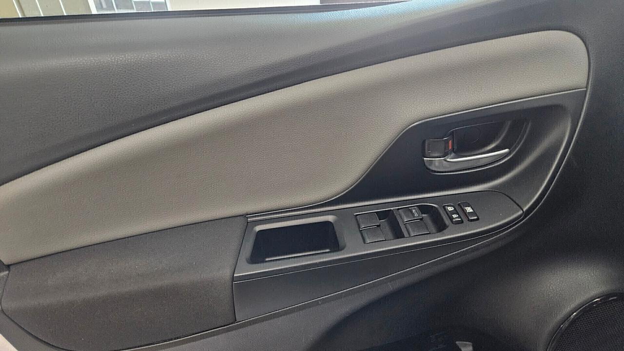 Toyota Yaris BIANCO PERLA