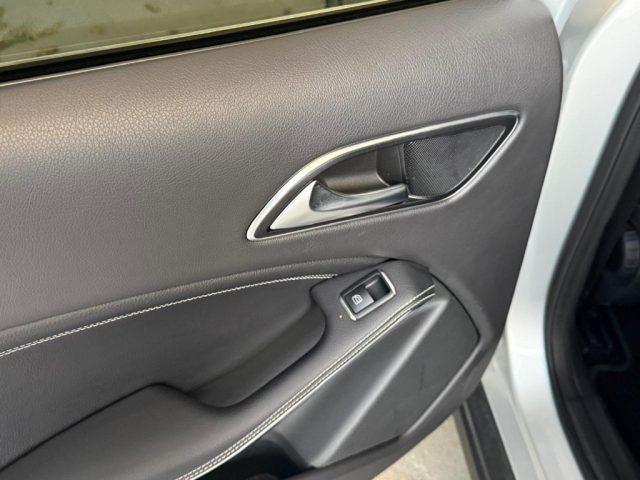 MERCEDES-BENZ GLA 200 d Automatic 4Matic Sport