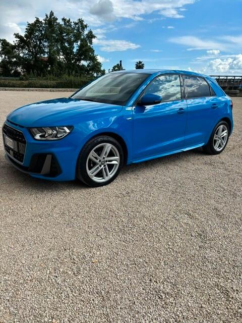 Audi A1 SPB 25 TFSI S line edition interno esterno luci ambient