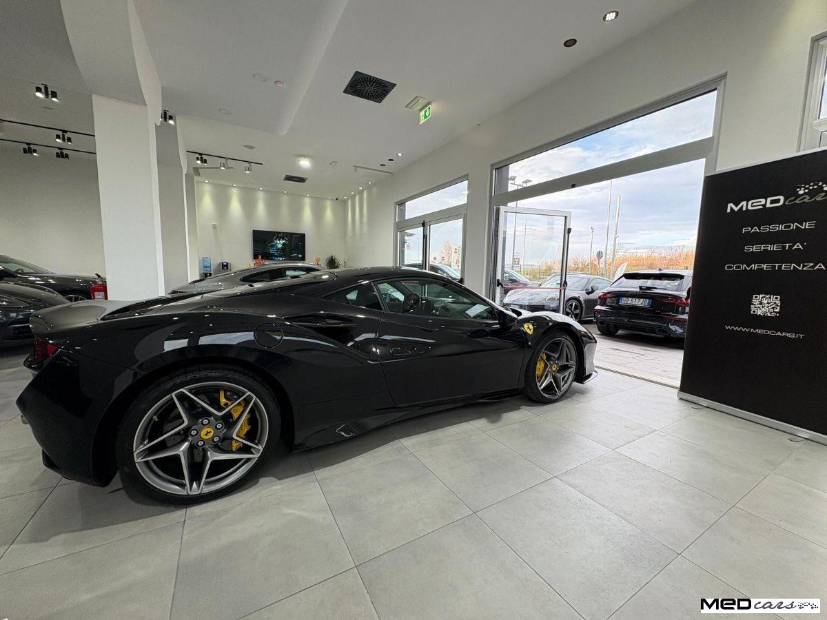 FERRARI - F8 - Tributo