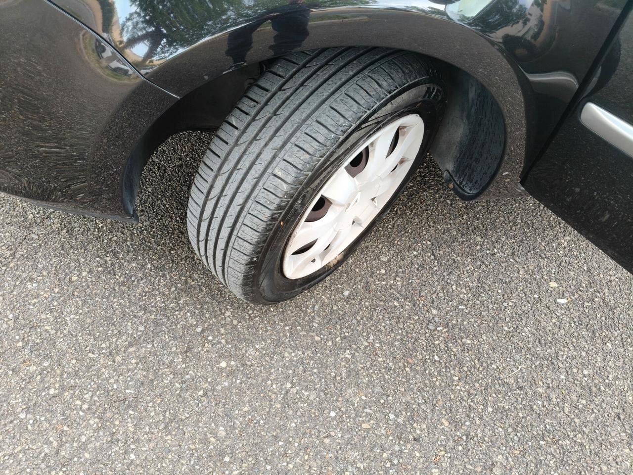 Renault Clio 1.2 sw del 2011 SOLO 105.000 KM