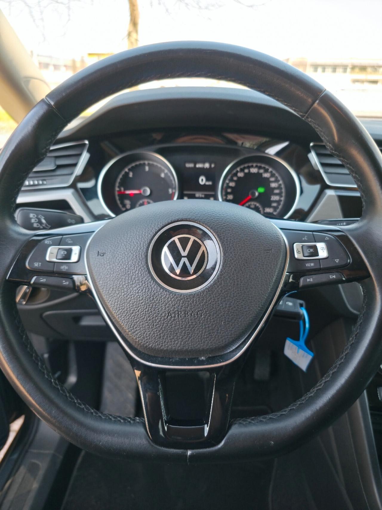 Volkswagen Touran 7 Posti 2.0 TDI 150 CV SCR DSG Executive BlueMotion Tech. TAGLIANDI UFFICIALI