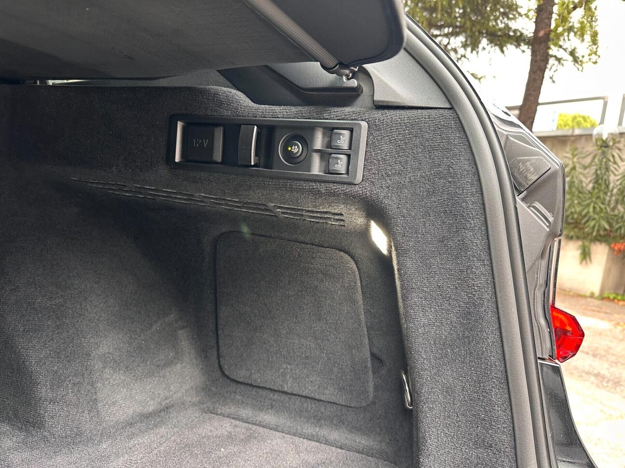 Bmw 318 d 48V Touring M Sport + R19 + BLACK PACK + FARI MATRIX + GANCIO TRAINO 320 + HEAD-UP