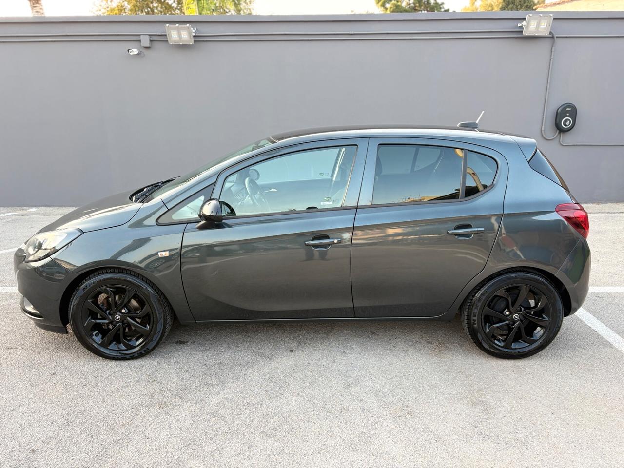 Opel Corsa 1.2 5 porte Black Edition GPL