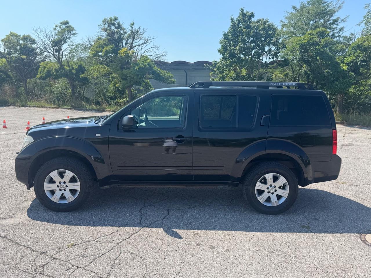 Nissan Pathfinder 2.5 dCi SE 7 posti