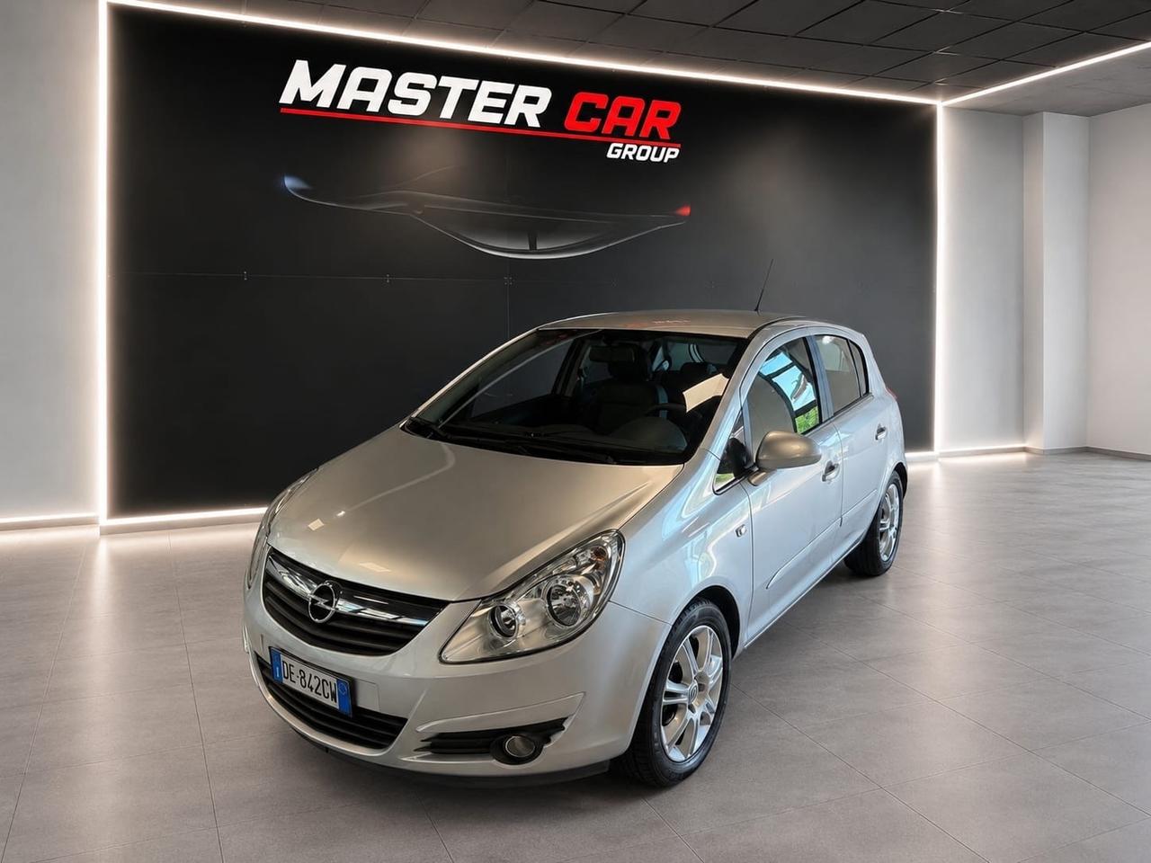 Opel Corsa 1.2 5 porte Cosmo
