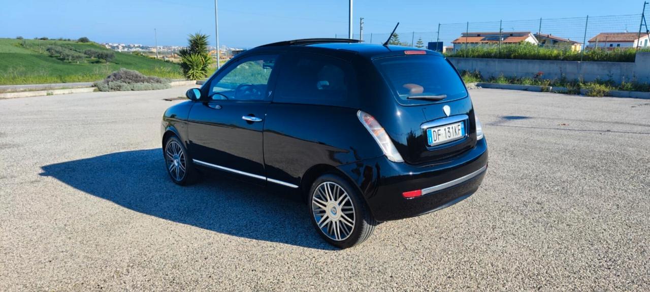 Lancia Ypsilon 1.3 Multijet 16V Momo Design