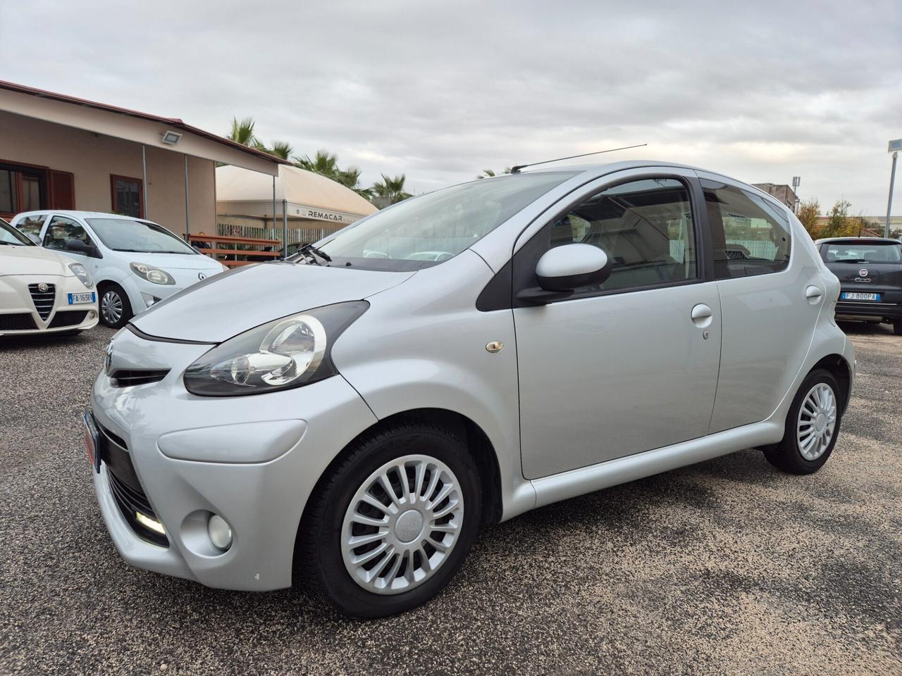 Toyota AYGO 1.0 VVT-i 5 porte AUTOMATICA RESTAYLIN NUOVA FULL