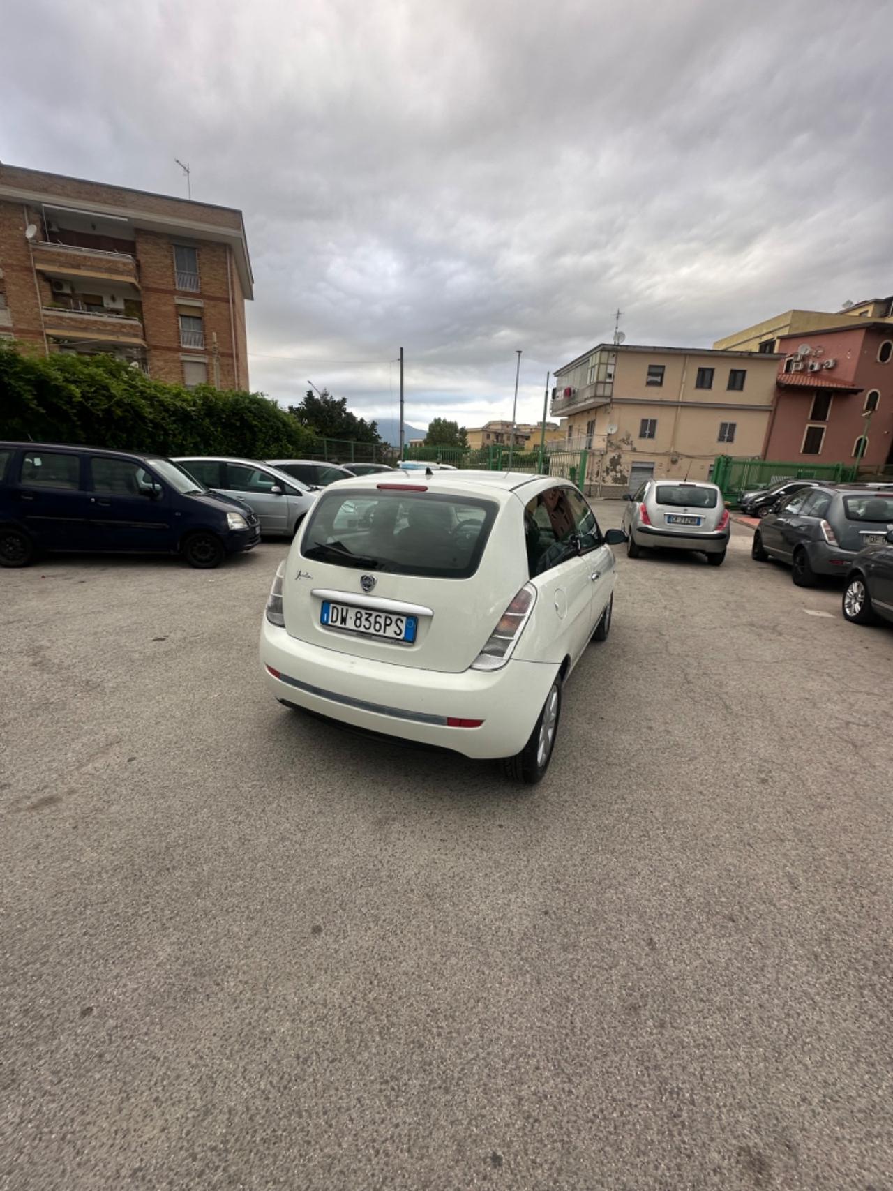 Lancia Ypsilon 1.3 MJT 75 CV Argento