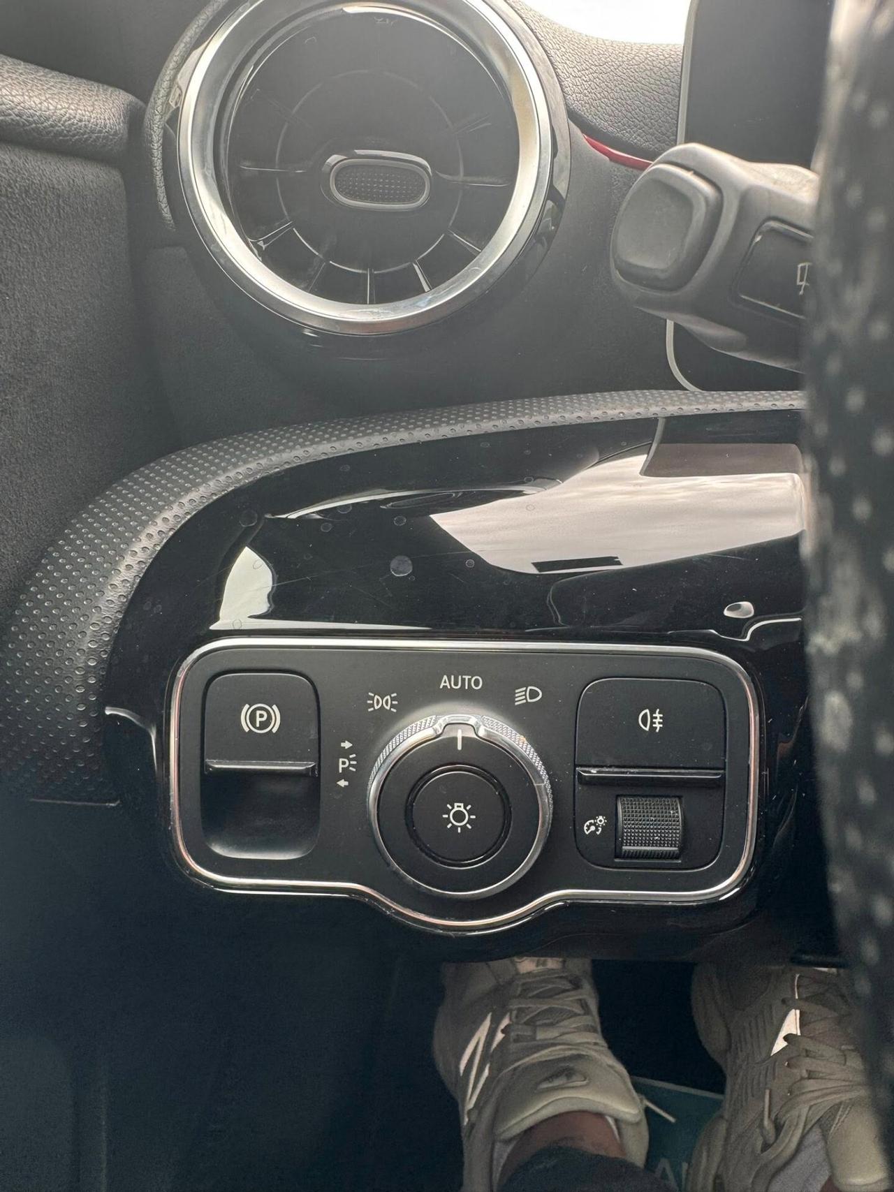 MERCEDES A200d PREMIUM AMG NIGHT EDITION