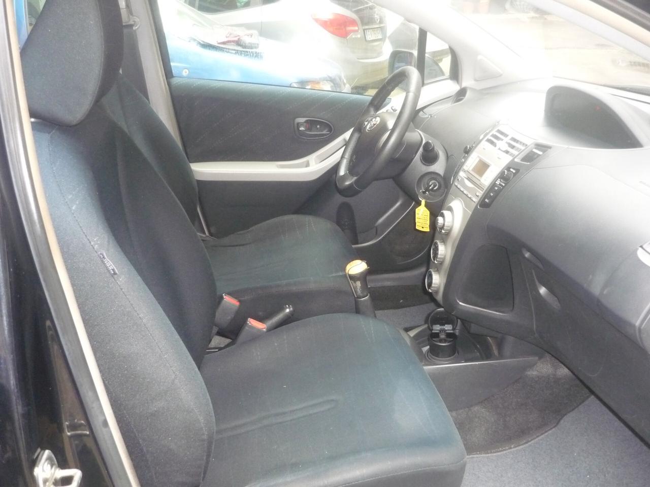 Toyota Yaris 1.0 5 porte Sol