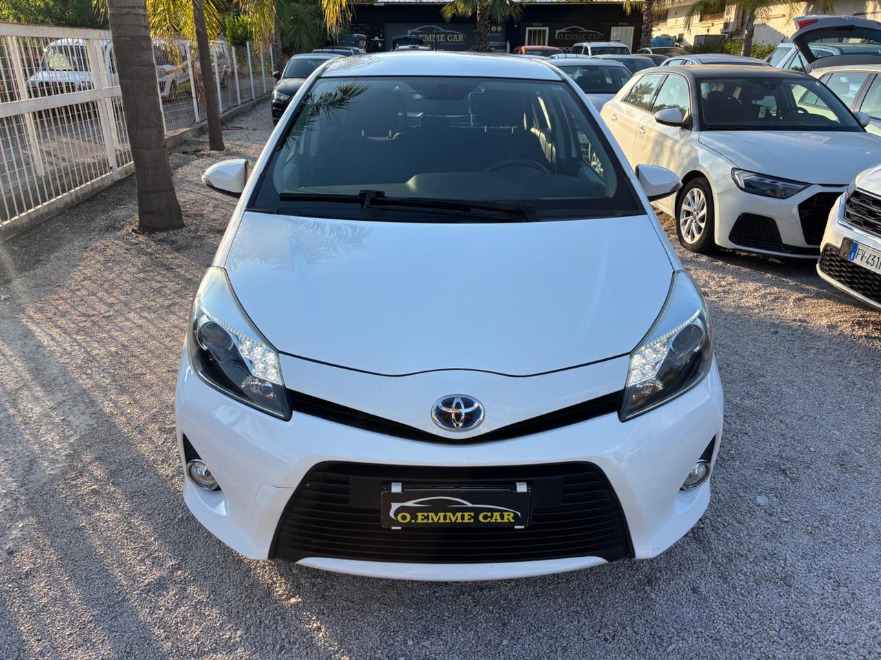 TOYOTA YARIS HYBRISD 1.5 75CV AUTOMATICA FULL OPT