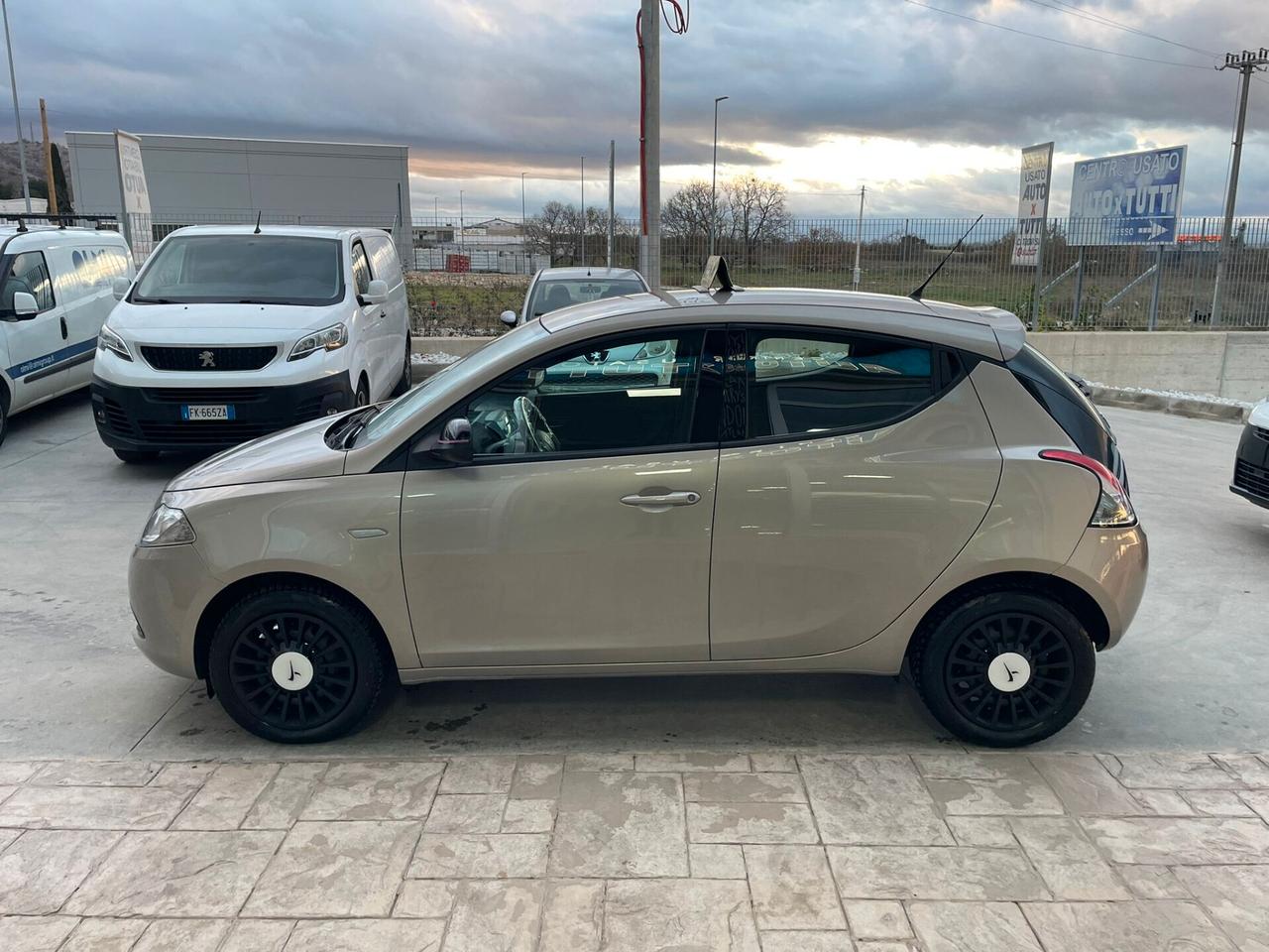 Lancia Ypsilon 1.2 ok neopatentati