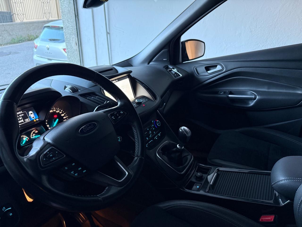 Ford Kuga 2.0 TDCI 150 CV S&S 4WD Powershift ST-Line Business