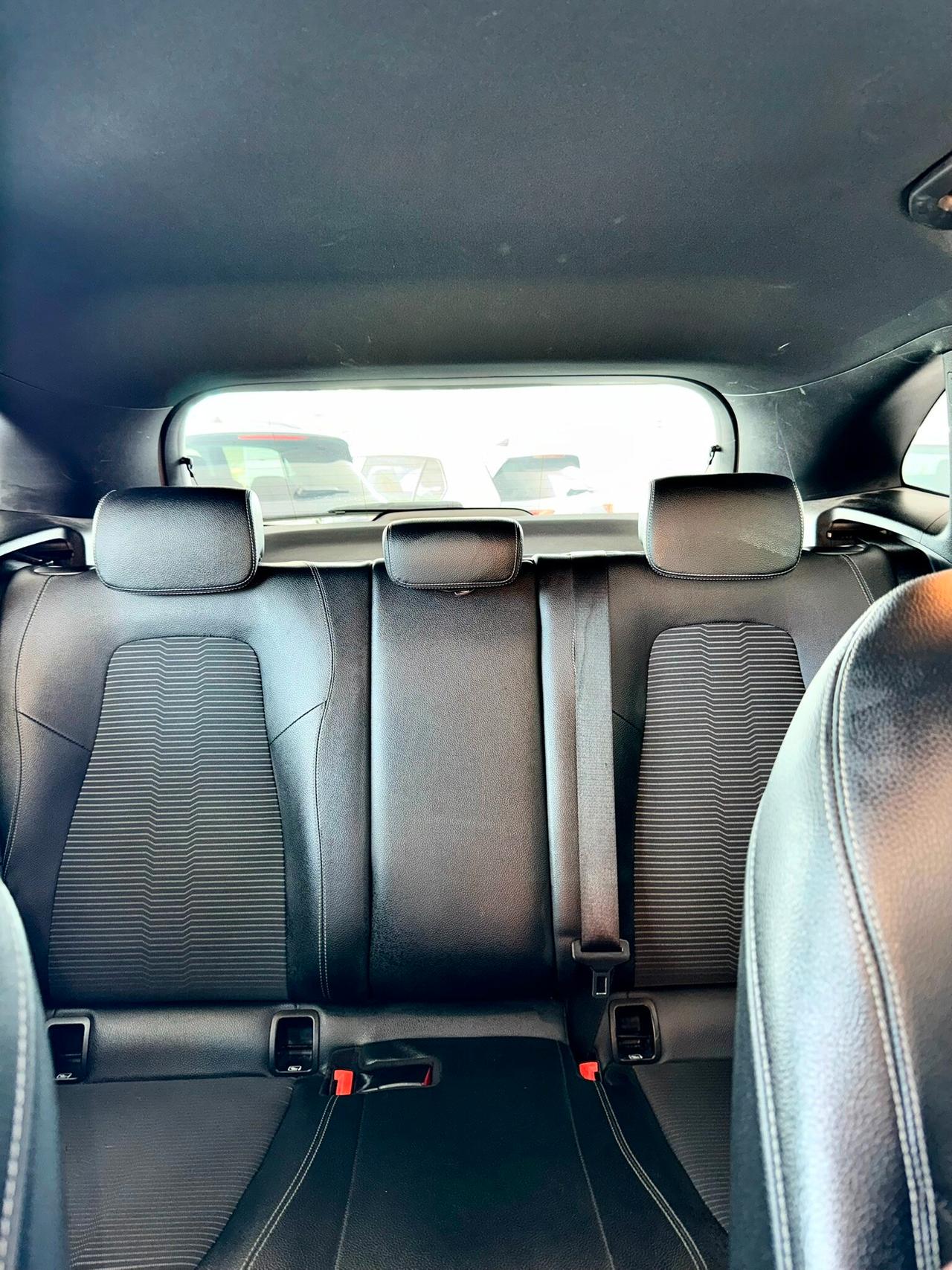 MERCEDES GLA (H247) GLA 200 d Automati...