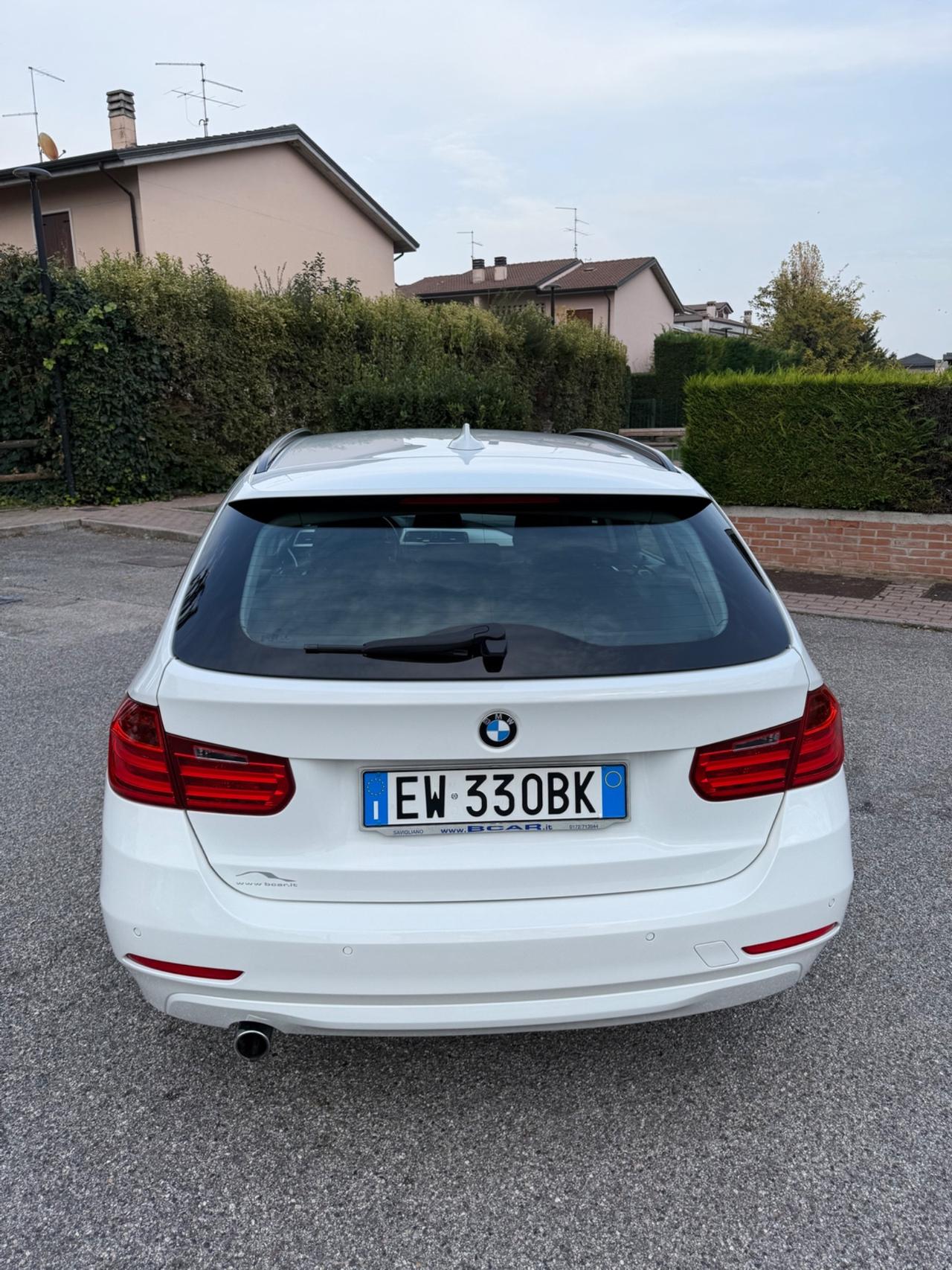 Bmw 318 d Luxury con soli 127000km