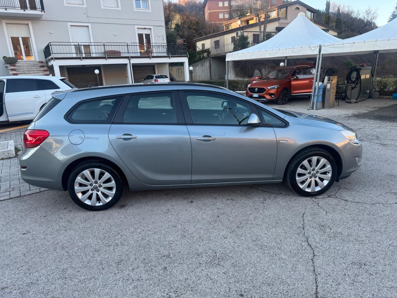 Opel Astra 1.4 Turbo 140CV Sports Tourer GPL Tech Cosmo