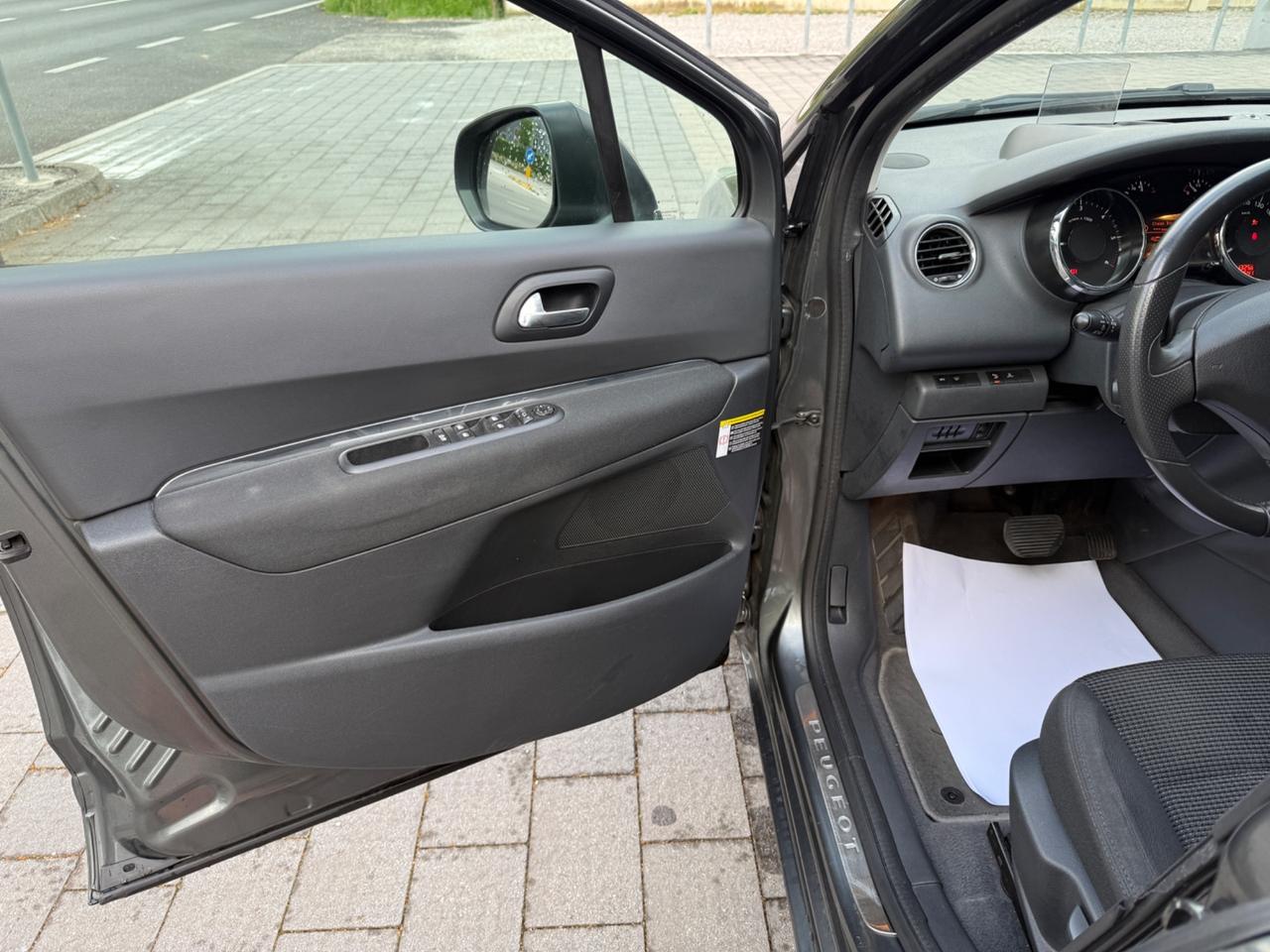 Peugeot 5008 1.6 e-HDi 112CV Stop&Start Active