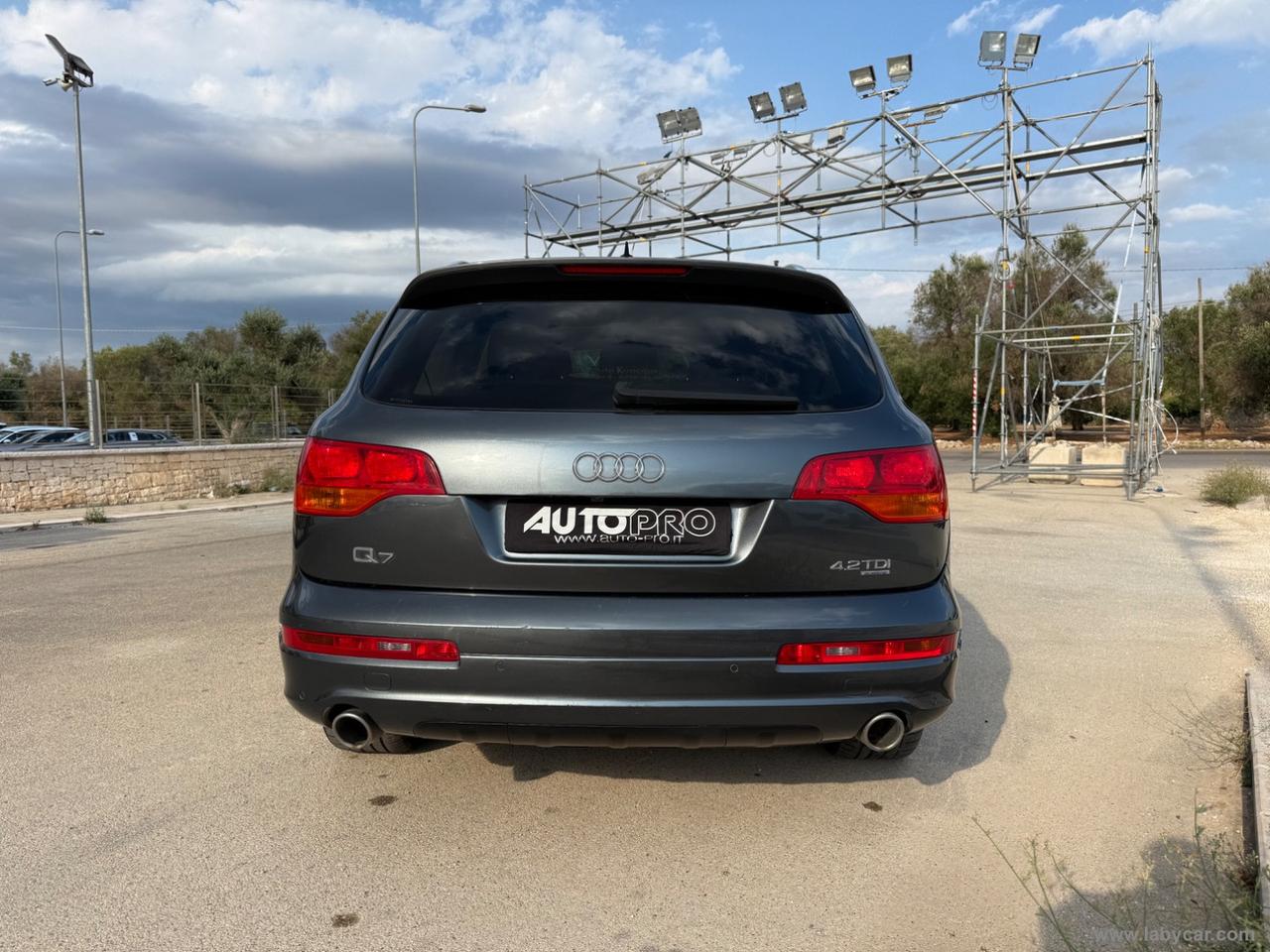 AUDI Q7 4.2 V8 TDI quattro tiptronic