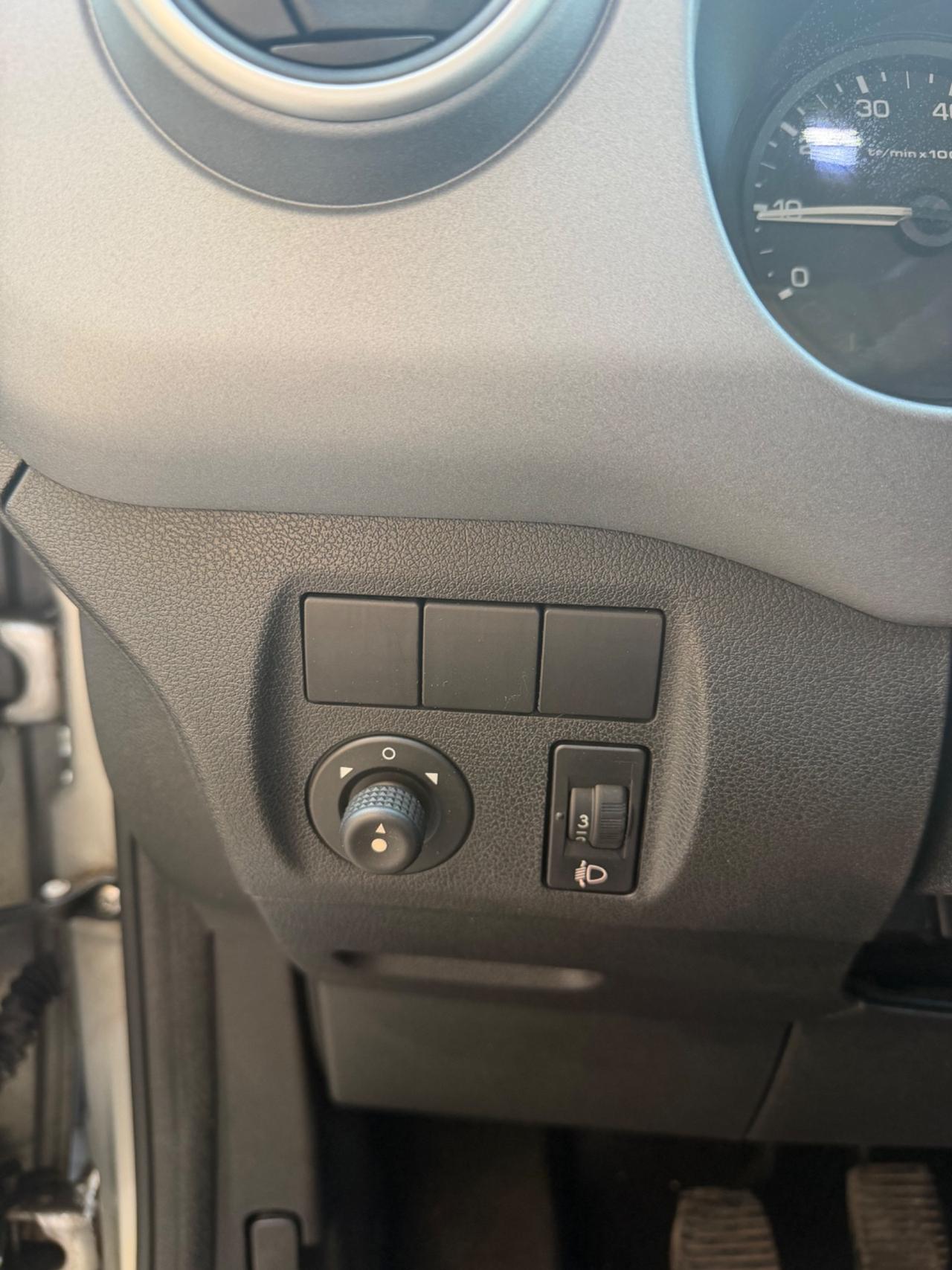 Citroen Berlingo 1.6 e-HDi 110FAP airdream CMP6 XTR Theatre