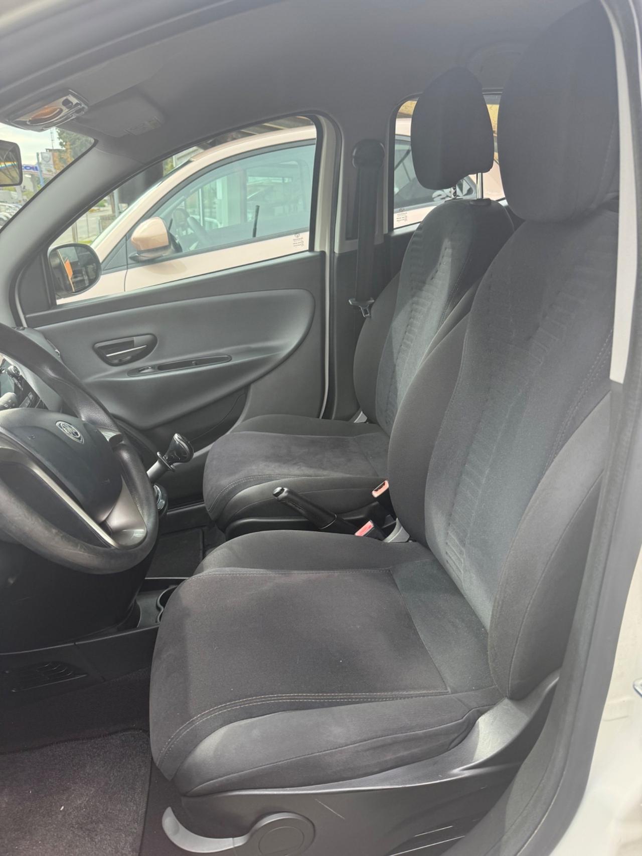 Lancia Ypsilon 0.9 TwinAir 85 CV 5 porte Metano Ecochic Elle