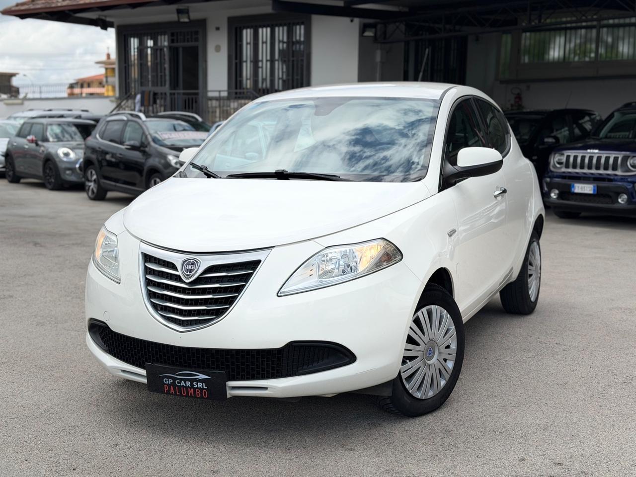 Lancia Ypsilon 0.9 TwinAir 85 CV 5 porte Metano Ecochic Silver